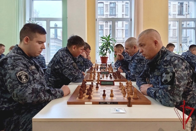 В Санкт-Петербурге сотрудники вневедомственной охраны Росгвардии приняли участие в чемпионате по шахматам