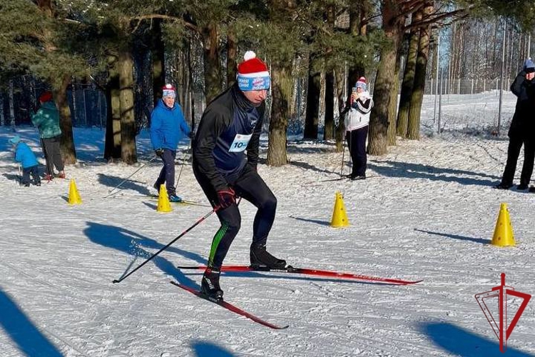 В Санкт-Петербурге и Ленинградской области сотрудники Росгвардии обеспечили охрану общественного порядка и приняли участие в спортивном мероприятии «Лыжня России — 2026»