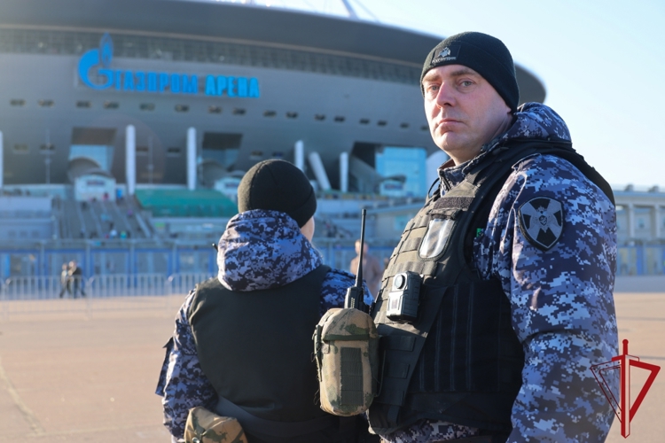 Сотрудники и военнослужащие Росгвардии обеспечили правопорядок во время футбольного матча "Зенит" – "Кайрат"