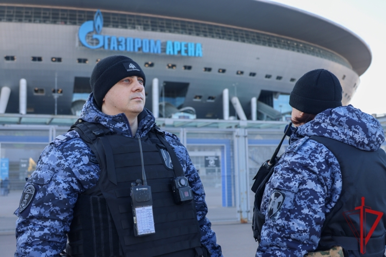 Сотрудники и военнослужащие Росгвардии обеспечили правопорядок во время футбольного матча "Зенит" – "Кайрат"