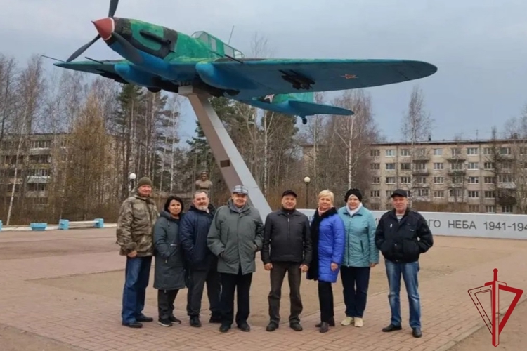 В Ленинградской области представители Росгвардии приняли участие в памятном автопробеге