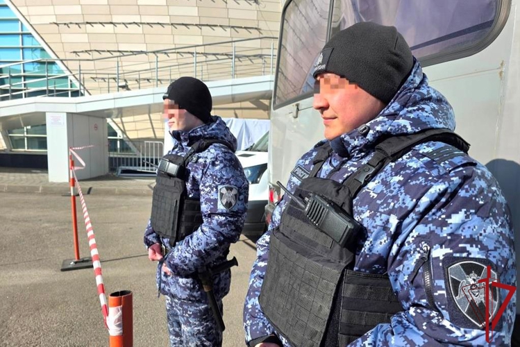 Сотрудники и военнослужащие Росгвардии приняли участие в охране правопорядка при проведении футбольного матча «Зенит» - «Динамо»