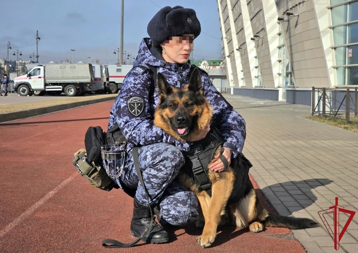 Сотрудники и военнослужащие Росгвардии приняли участие в охране правопорядка при проведении футбольного матча «Зенит» - «Динамо»