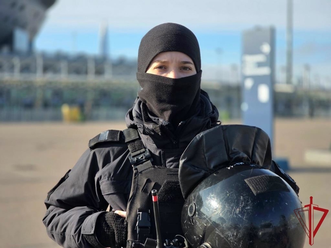 Сотрудники и военнослужащие Росгвардии приняли участие в охране правопорядка при проведении футбольного матча «Зенит» - «Динамо»