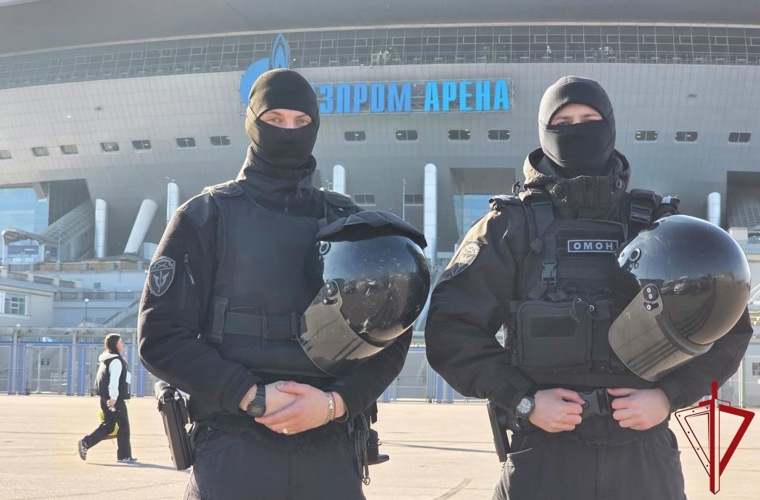 Сотрудники и военнослужащие Росгвардии приняли участие в охране правопорядка при проведении футбольного матча «Зенит» - «Динамо»