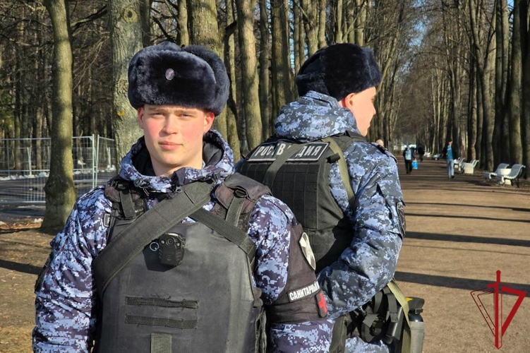 Сотрудники и военнослужащие Росгвардии приняли участие в охране правопорядка при проведении футбольного матча «Зенит» - «Динамо»