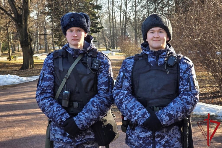 Сотрудники и военнослужащие Росгвардии приняли участие в охране правопорядка при проведении футбольного матча «Зенит» - «Динамо»