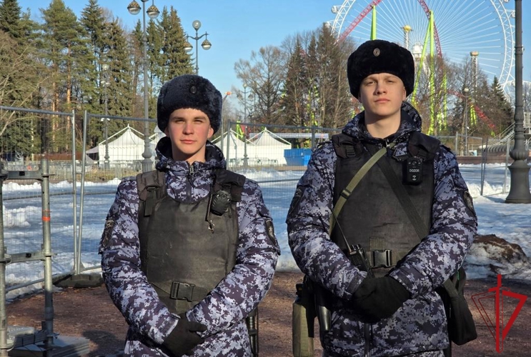 Сотрудники и военнослужащие Росгвардии приняли участие в охране правопорядка при проведении футбольного матча «Зенит» - «Динамо»