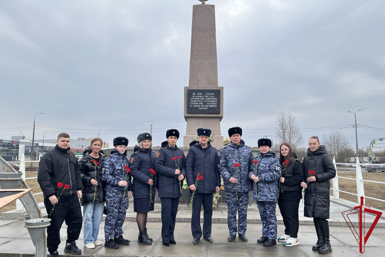Петербургские росгвардейцы почтили память бойцов 21-й стрелковой дивизии войск НКВД