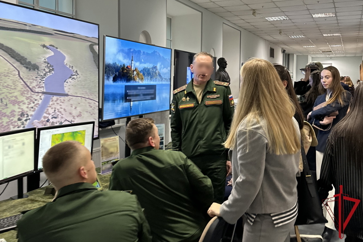Сотрудники ОМОН «Бастион» Росгвардии приняли участие в организации экспозиции в Санкт-Петербургском государственном университете
