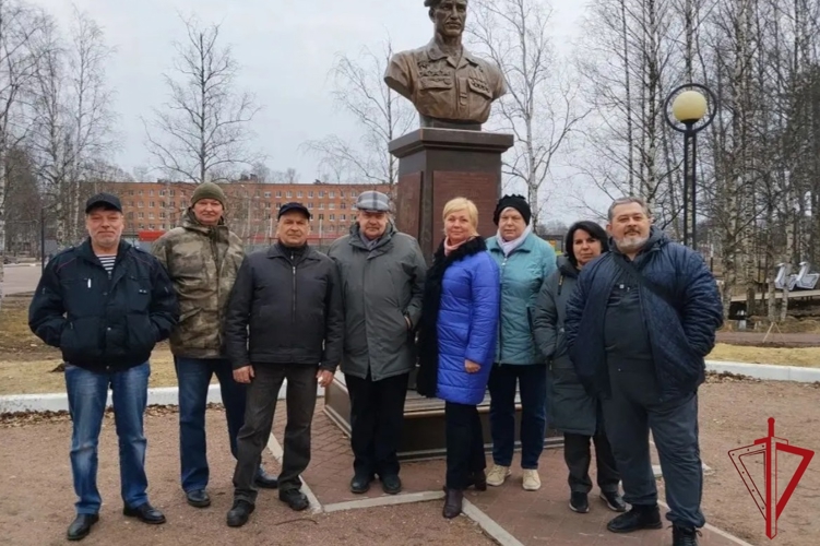 В Ленинградской области представители Росгвардии приняли участие в памятном автопробеге