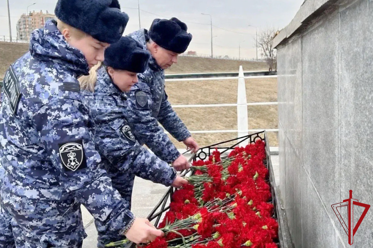 Петербургские росгвардейцы почтили память бойцов 21-й стрелковой дивизии войск НКВД