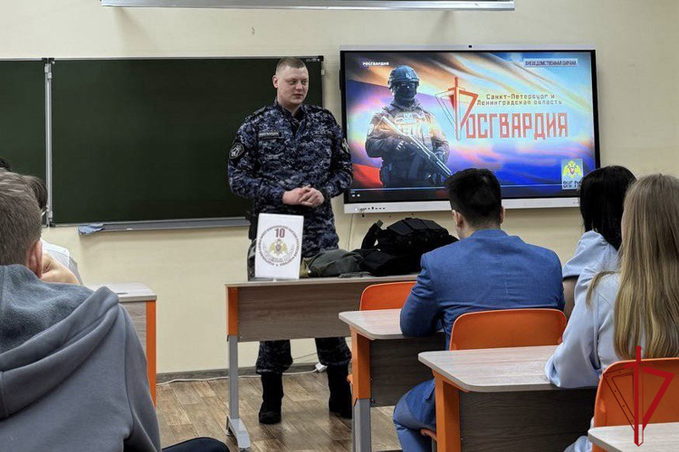 Петербургские росгвардейцы провели встречу со школьниками, посвященную 10-летию образования Росгвардии