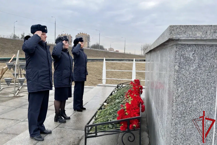 Петербургские росгвардейцы почтили память бойцов 21-й стрелковой дивизии войск НКВД