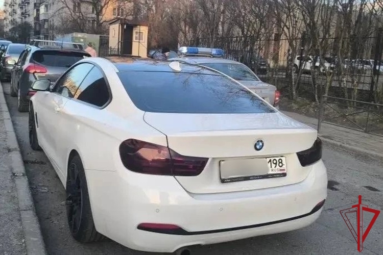 В Кировском районе росгвардейцы задержали двух рецидивистов, ограбивших магазин и повредивших иномарку