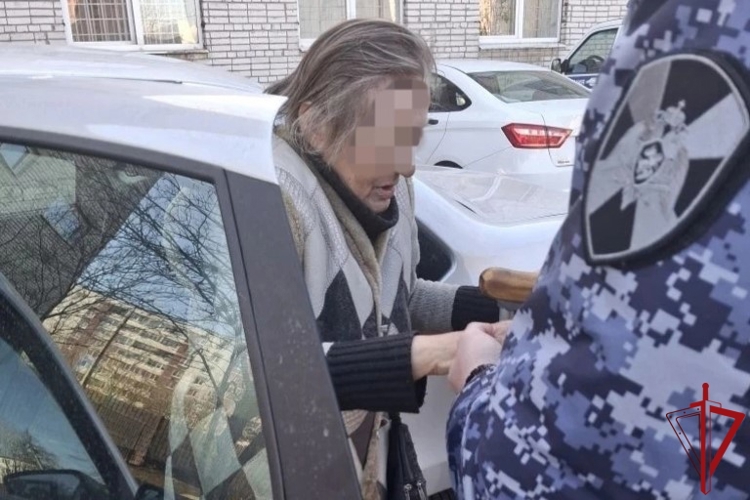 В Отрадном росгвардейцы передали медикам потерявшую память пенсионерку и сообщили об этом ее родственнице