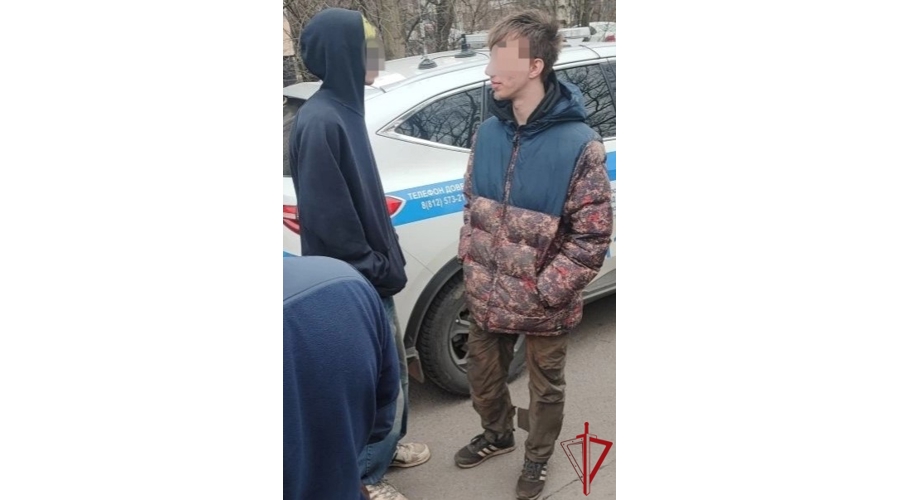 В Кировском районе сотрудники Росгвардии и полиции задержали правонарушителей, совершивших кражу колеса с припаркованного автомобиля