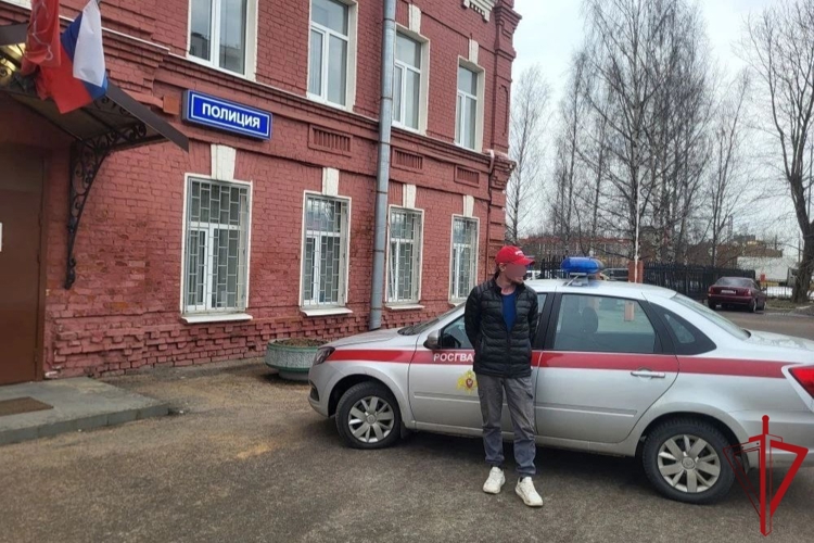 В Красногвардейском районе наряд вневедомственной охраны задержал правонарушителя, разыскиваемого за хранение запрещенных веществ