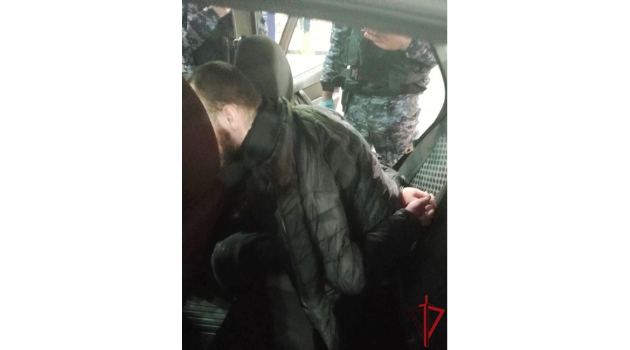 В Московском районе сотрудники Росгвардии задержали грабителя-рецидивиста, нанесшего резаные раны лица работнику гипермаркета