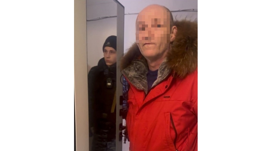 В Сестрорецке сотрудники Росгвардии задержали злоумышленника, тяжело ранившего ножом гостя в своей квартире