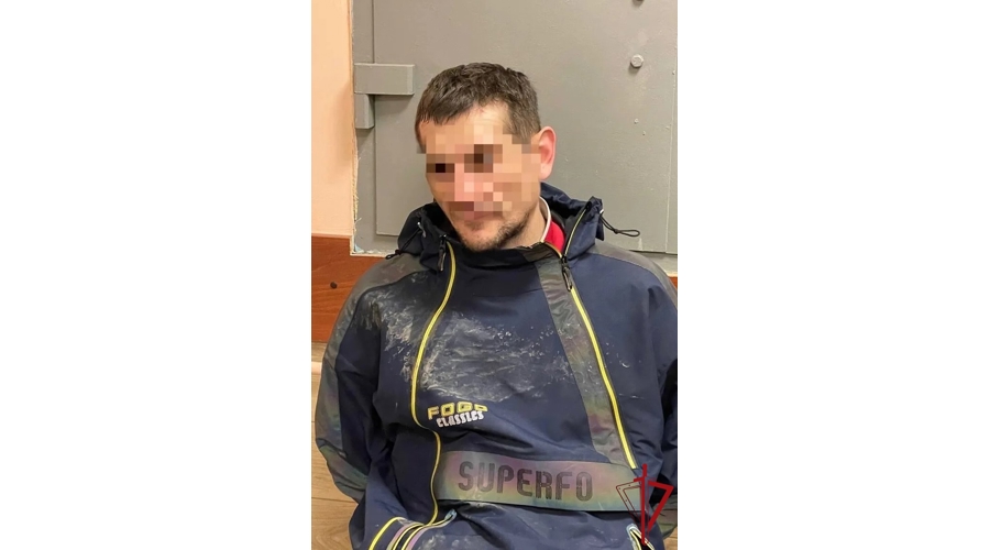 В Приморском районе наряд Росгвардии задержал рецидивиста, пытавшегося уехать на автобусе после грабежа в магазине