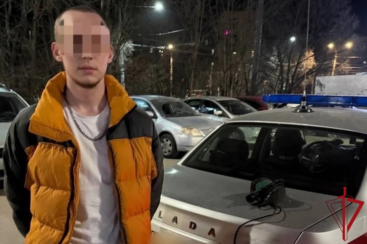 В Выборгском районе росгвардейцы с поличным задержали правонарушителя, проникшего в салон припаркованной иномарки
