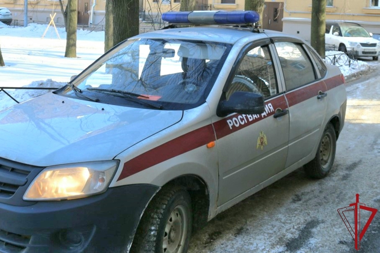 В Красногвардейском районе наряд Росгвардии задержал находившегося в федеральном розыске вора-рецидивиста