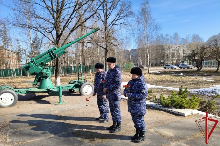 Во Всеволожском районе представители Росгвардии почтили память воинов 1-й стрелковой дивизии внутренних войск НКВД СССР