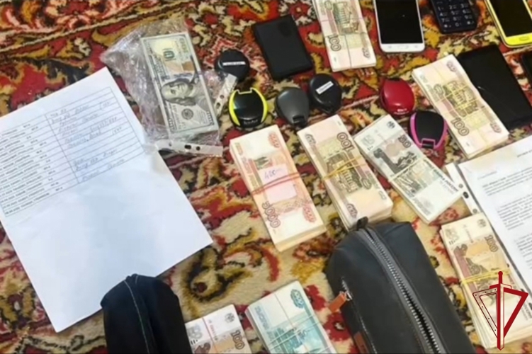 При силовой поддержке ОМОН Росгвардии пресечена деятельность подпольного банка