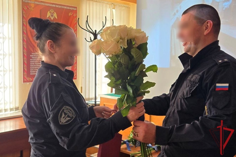 В транспортном ОМОН "Балтика" Росгвардии поздравили своих прекрасных коллег с Международным женским днём