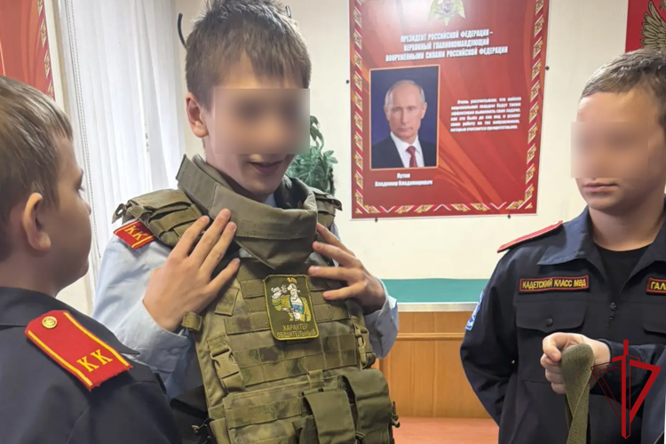 В транспортном ОМОН "Балтика" Росгвардии провели урок мужества для учащихся кадетского класса