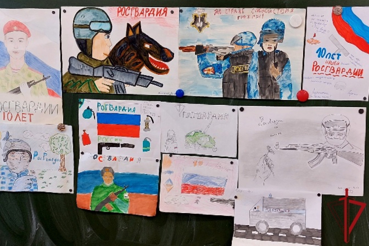 В Приозерске сотрудники Росгвардии провели конкурс детских рисунков, посвященный 10-летию образования ведомства