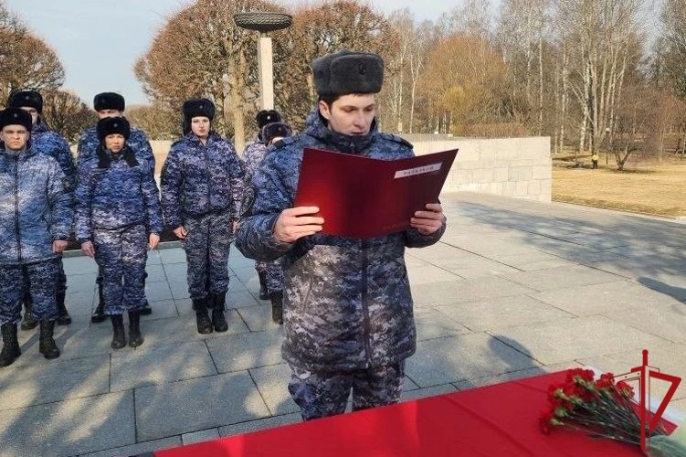 Сотрудники вневедомственной охраны Калининского района Санкт-Петербурга торжественно приняли присягу