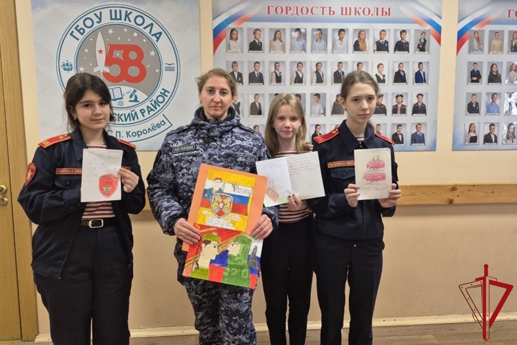 Ученики подшефного кадетского класса Росгвардии поздравили военнослужащих, находящихся в зоне проведения СВО, с 10-летием образования ведомства