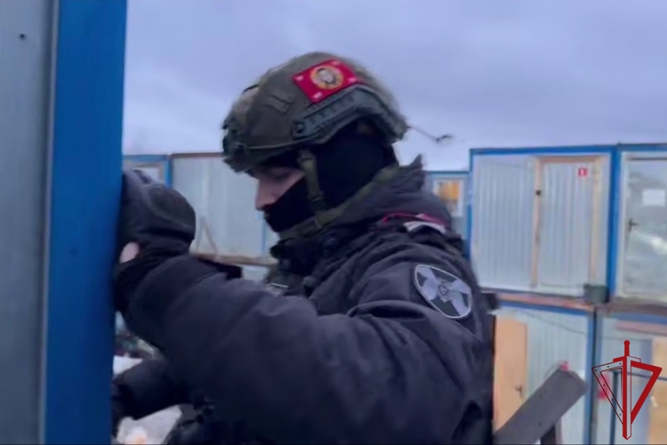 В Ленобласти ОМОН Росгвардии оказал содействие полиции при проведении профилактического рейда на строящемся объекте