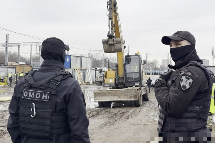 В Санкт-Петербурге при содействии сотрудников ОМОН Росгвардии прошла оперативно-профилактическая операция «Мигрант-2026»
