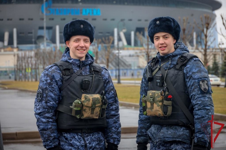 В Санкт-Петербурге сотрудники и военнослужащие Росгвардии обеспечили правопорядок при проведении футбольного матча "Зенит" - "Крылья Советов"