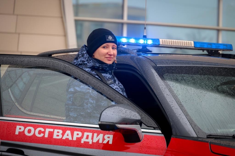 В Санкт-Петербурге сотрудники и военнослужащие Росгвардии обеспечили правопорядок при проведении футбольного матча "Зенит" - "Крылья Советов"