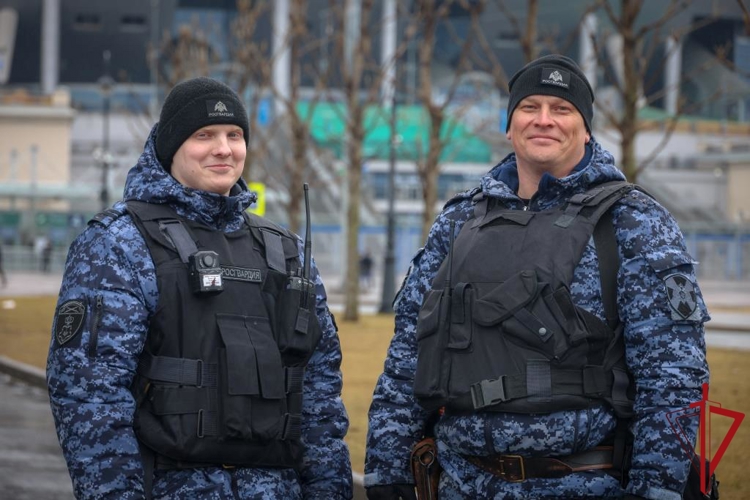 В Санкт-Петербурге сотрудники и военнослужащие Росгвардии обеспечили правопорядок при проведении футбольного матча "Зенит" - "Крылья Советов"