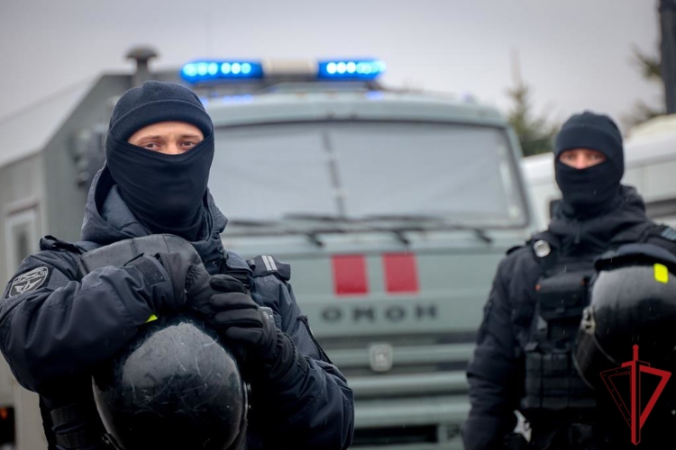В Санкт-Петербурге сотрудники и военнослужащие Росгвардии обеспечили правопорядок при проведении футбольного матча "Зенит" - "Крылья Советов"