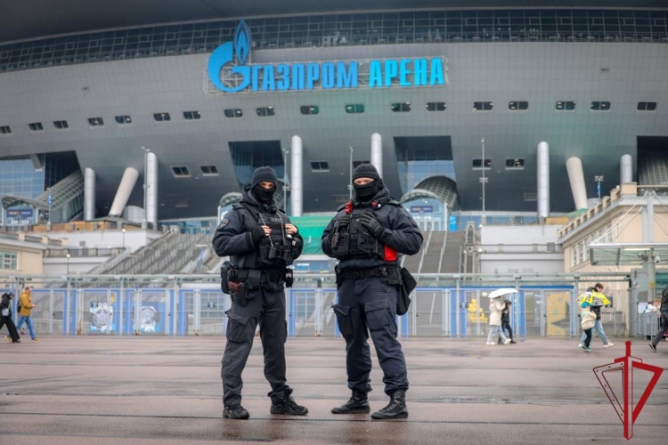 В Санкт-Петербурге сотрудники и военнослужащие Росгвардии обеспечили правопорядок при проведении футбольного матча "Зенит" - "Крылья Советов"