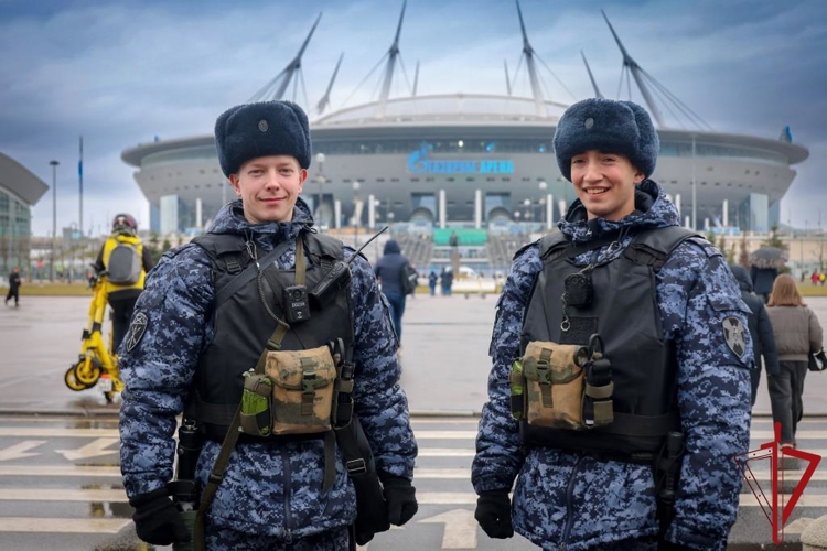В Санкт-Петербурге сотрудники и военнослужащие Росгвардии обеспечили правопорядок при проведении футбольного матча "Зенит" - "Крылья Советов"