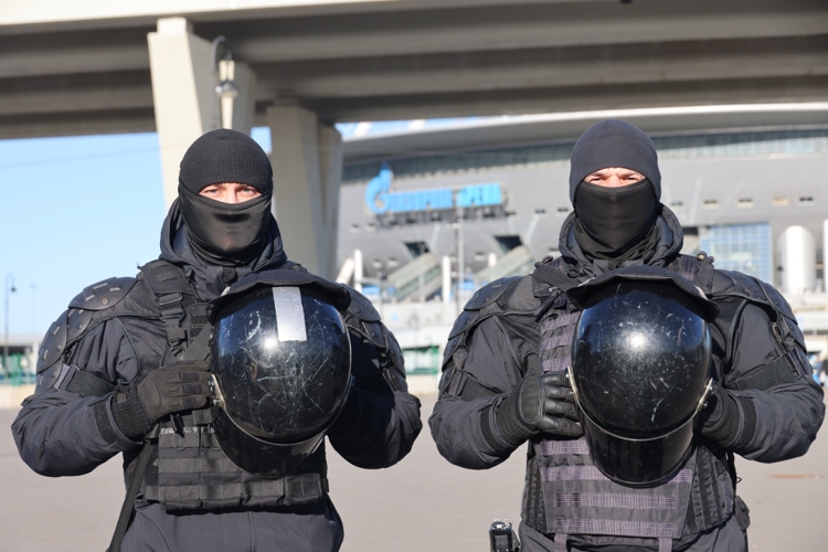 В Санкт-Петербурге подразделения Росгвардии обеспечили правопорядок во время футбольного матча «Зенит» – «Спартак»