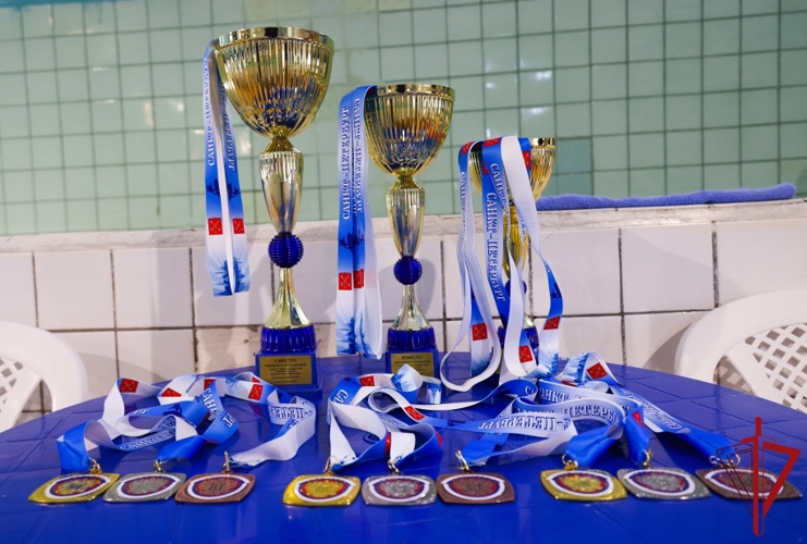 Сотрудники и ветераны ГУ Росгвардии приняли участие в чемпионате по плаванию в память первого командира СОБР