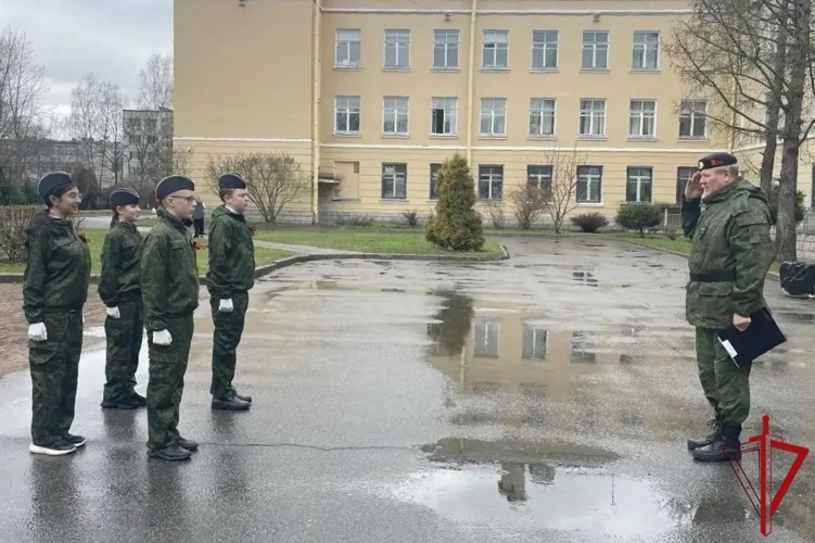 В Санкт-Петербурге представители Росгвардии осуществили судейство смотра-конкурса почетных караулов