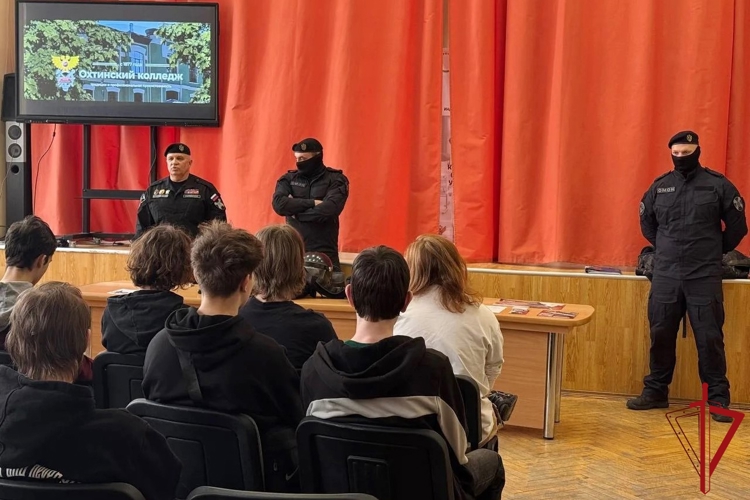 Представители ОМОН Росгвардии провели встречу со студентами петербургского колледжа