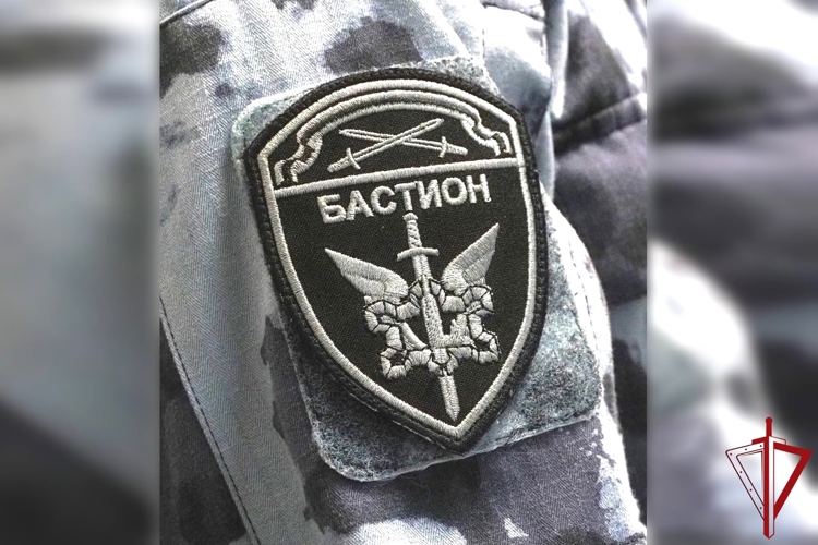 В Санкт-Петербурге при силовой поддержке ОМОН ГУ Росгвардии проведен рейд по борьбе с незаконным оборотом наркотиков