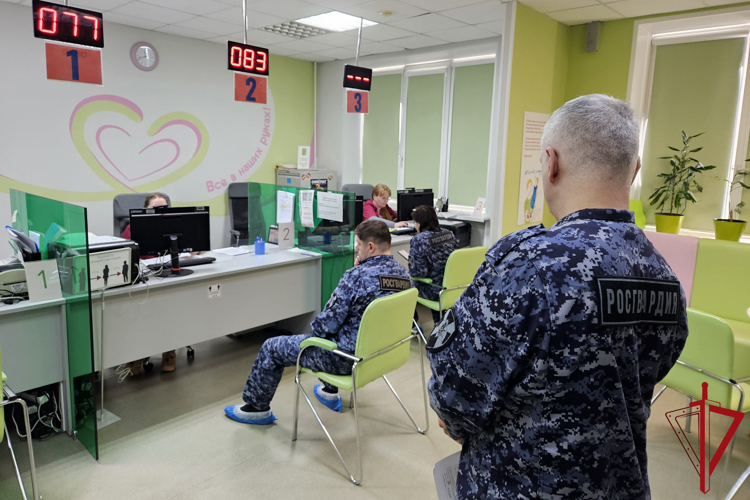 В Санкт-Петербурге сотрудники Росгвардии сдали кровь для пациентов городских больниц