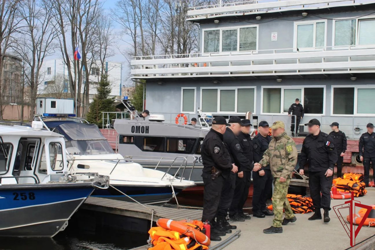 Подразделения Росгвардии приступили к обеспечению безопасности сезона навигации в Петербурге и Ленобласти