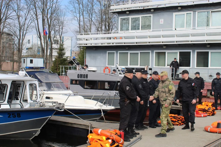 Подразделения Росгвардии приступили к обеспечению безопасности сезона навигации в Петербурге и Ленобласти